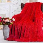 200×220  Pūkains gultas pārklājs-pleds (sarkans)