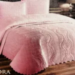 Gultas pārklājs PUDRA ar dekoratīvām spilvendrānām (Turcija)