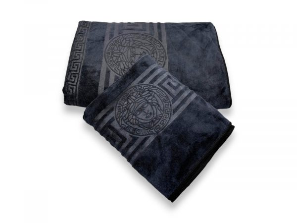 Luks klases vannas dvielis ar Versace simboliku Dark Grey 50×90 cm (vidēja lieluma) - Image 1
