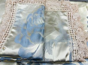 200×220 LUKS Klases Zīda gultas veļas komplekts ar palagu (zelta) - Image 5