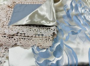 200×220 LUKS Klases Zīda gultas veļas komplekts ar palagu (zelta) - Image 6