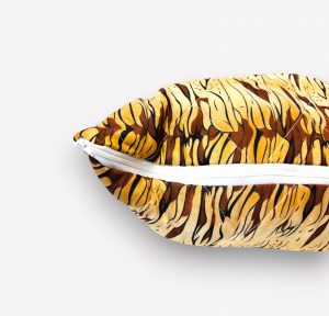 Mīksts antialerģiskais spilvens Zebra 70×70 cm - Image 3