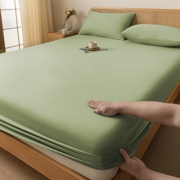 90×200 Palags ar gumiju / 100% kokvilna satīns (gaiši zaļš) - Image 1