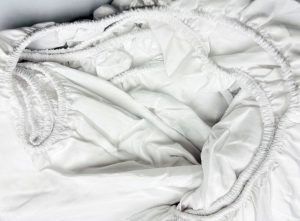 160×200 Palags ar gumiju by Mylano Exclusive Collection /100% kokvilna satīns (balts) - Image 3