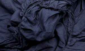160×200 Palags ar gumiju by Mylano Exclusive Collection /100% kokvilna satīns (tumši zils) - Image 2