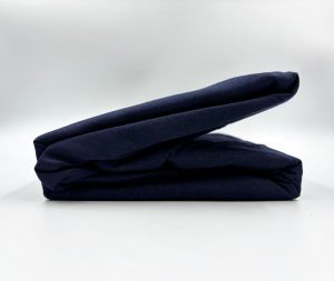 160×200 Palags ar gumiju by Mylano Exclusive Collection /100% kokvilna satīns (tumši zils)