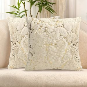 Pūkaina dekoratīva spilvendrāna "Bēšs Marmors" 43×43 cm
