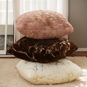 Pūkaina dekoratīva spilvendrāna "Bēšs Marmors" 43×43 cm - Image 5