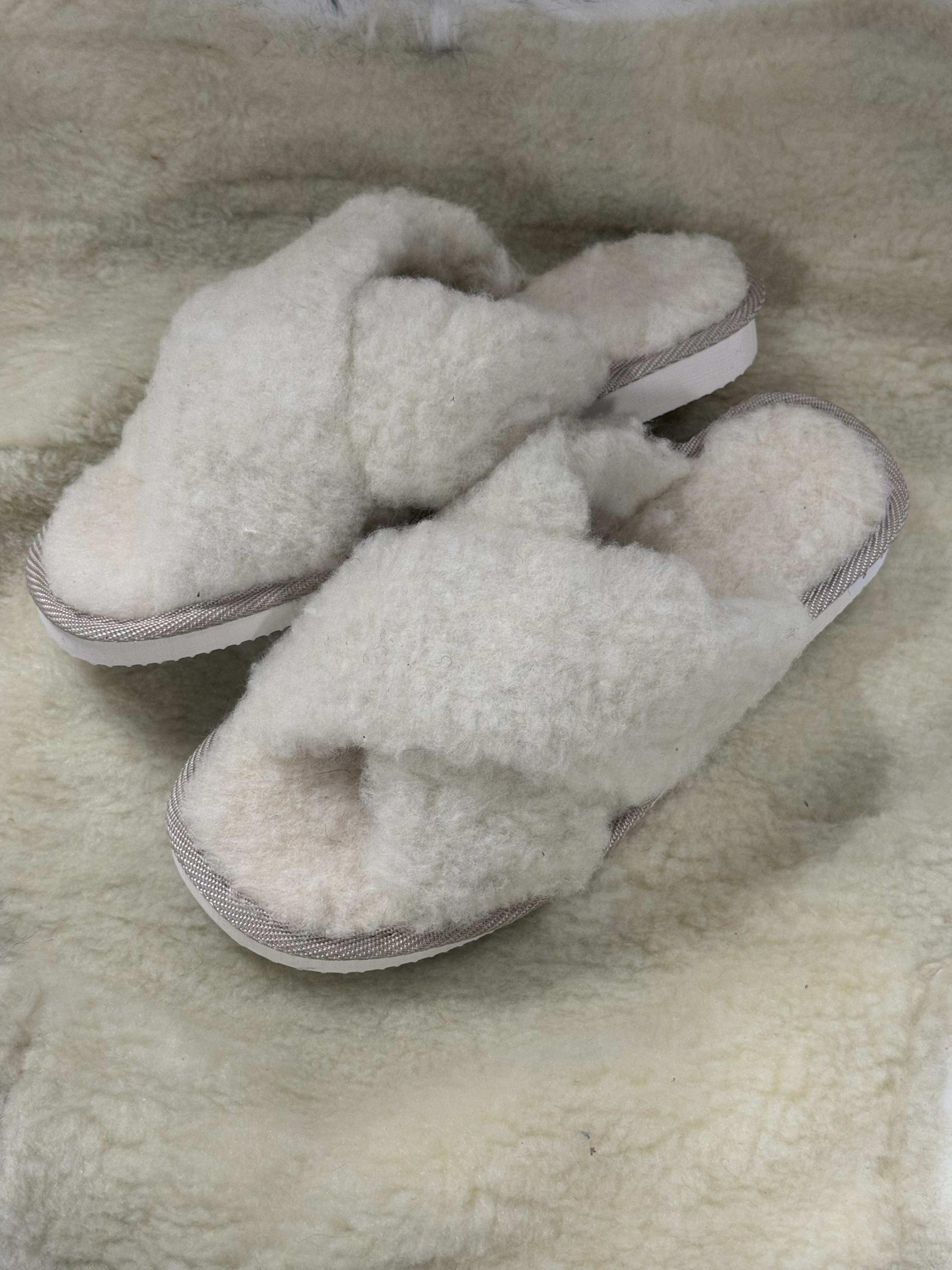 1478 -1 Mājas čības / 100% aitas vilna (baltas) - Image 1