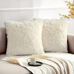 Pūkaina dekoratīva spilvendrāna "Krēmīgā zāle" 40×40 cm