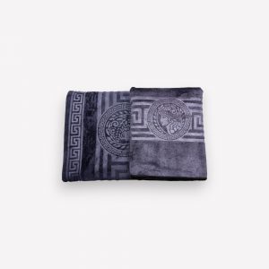 Luks klases vannas dvielis ar Versace simboliku Tumši Pelēks 50×90 cm (vidēja lieluma) - Image 2