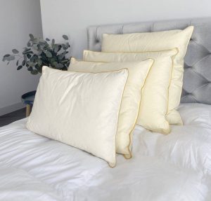 DŪNU SPALVU SPILVENS 70×70 cm - Image 2