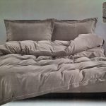 200×220 Luksusa satīna gultas veļas komplekts ar dekoratīvām mežģīnēm, palags ar gumiju (pelēks)