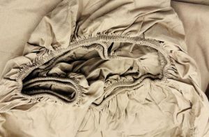 160×200 Palags ar gumiju by Mylano  Exclusive Collection / 100% kokvilna satīns (bēšs) - Image 2