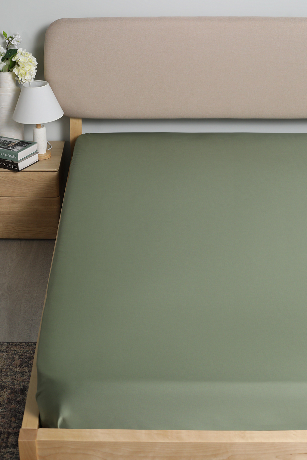 1549 -1 160×200 cm Vienkrāsains palags bez gumijas Milano Comfort Satin (zaļš) - Image 1