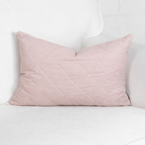 Elegants spilvens Alginta 50×70 cm, ar rāvējsledzēju (tumšā roze)