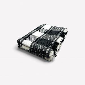 Dīvāna pārklājs–pleds 170×210 cm  no poliestera un vilnas ar bārkstīm