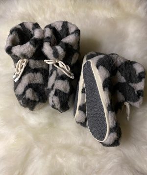 Aitas vilnas mājas čības (zābacņi) ar neslīdošu zoli Merino Home WoolBoots, melni-pelēkas - Image 2