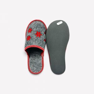 Sieviešu mājas čības no aitas vilnas (filcs) ar izšuvumu un neslīdošu zoli - Image 3