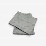 70×80 Spilvendrāna Premium Comfort Satin ar dekoratīvu reljefa rakstu (Gaiši pelēka)