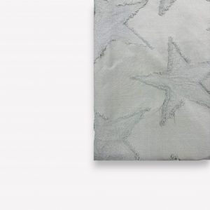 70×80 Spilvendrāna Premium Comfort Satin ar dekoratīvu reljefa rakstu (Gaiši pelēka) - Image 4