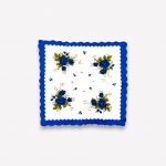 Elegants sieviešu auduma kabatlakatiņš 28×28 cm ar ziediem (zils)