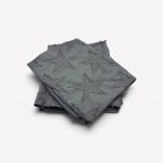 70×80 Spilvendrāna Premium Comfort Satin ar dekoratīvu reljefa rakstu (tumši pelēka)