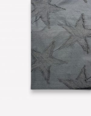 70×80 Spilvendrāna Premium Comfort Satin ar dekoratīvu reljefa rakstu (tumši pelēka) - Image 6